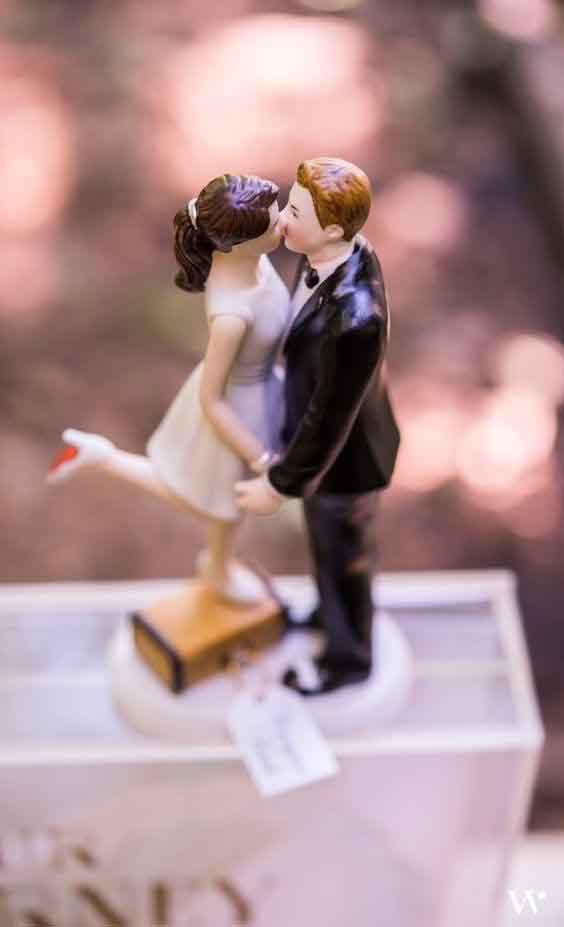 sujet gateau de mariage les figurines mariés en voyage